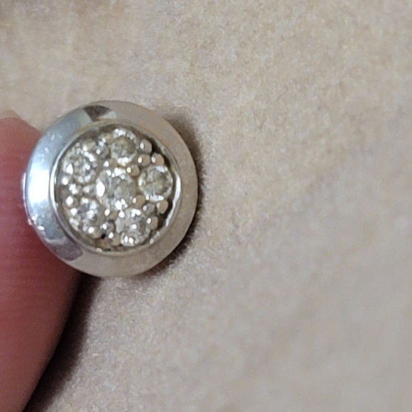 White Gold Diamond Stud Earring - Picture 3 of 6